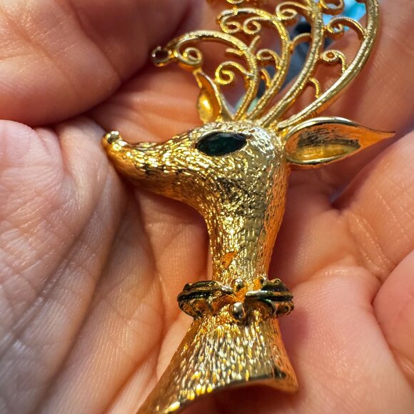 Vintage Reindeer Head Brooch Holiday Pin Gold Tone Ornate Antlers Christmas - Picture 4 of 4